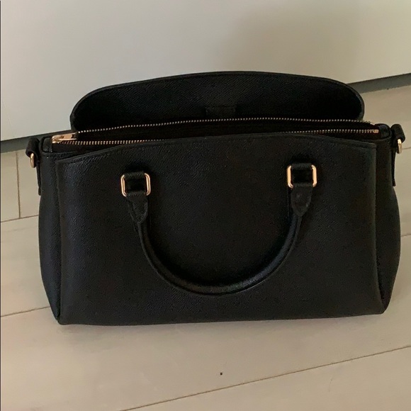 Black Coach handbag (with over the shoulder strap) - Picture 3 of 5